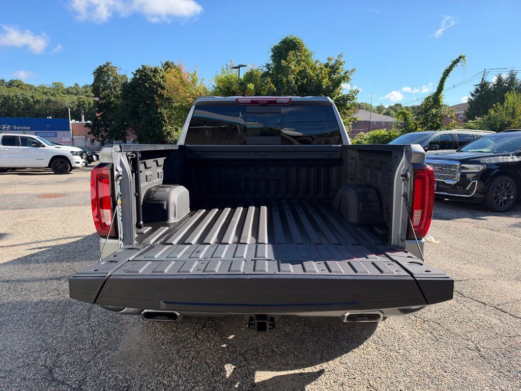 Used 2024 GMC Sierra 1500 AT4 w/ Technology Package AWD/4WD image 6
