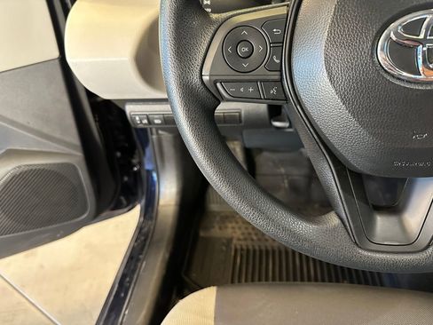 Used 2025 Toyota Corolla LE FWD image 11