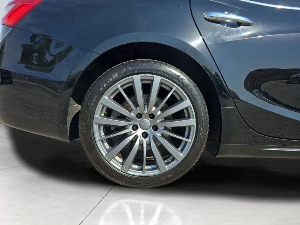 Used 2017 Maserati Ghibli RWD image 29