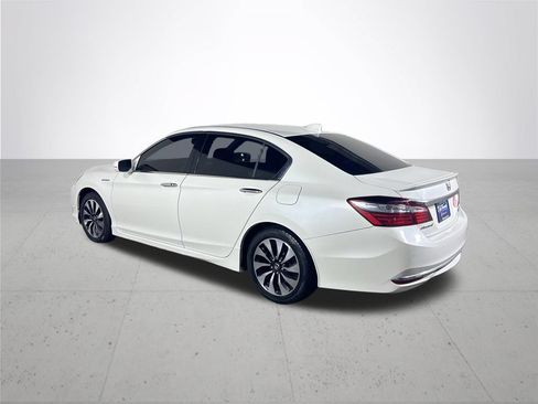 Used 2017 Honda Accord Touring image 8