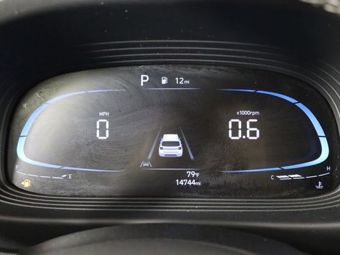 Used 2025 Hyundai Venue SEL FWD image 11