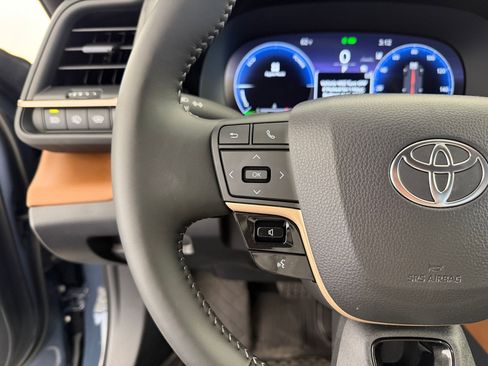 Used 2026 Toyota Crown Signia image 16