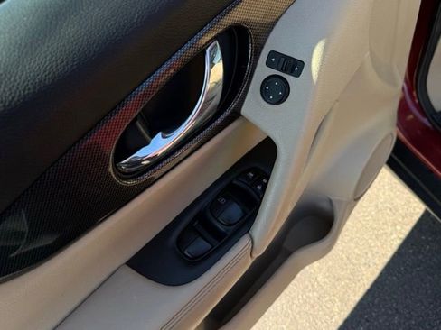 Used 2016 Nissan Rogue SL AWD/4WD image 16