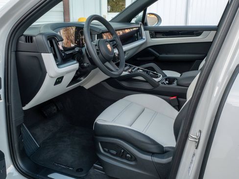 New 2026 Porsche Cayenne AWD/4WD image 4