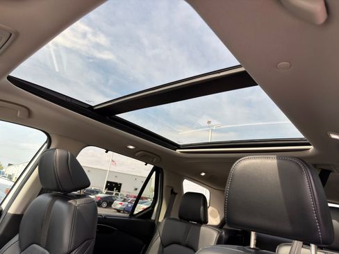 Used 2025 Honda Pilot Touring image 18