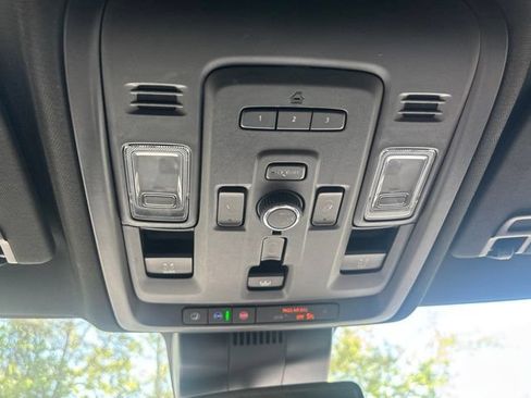 Used 2024 GMC Yukon Denali AWD/4WD image 15