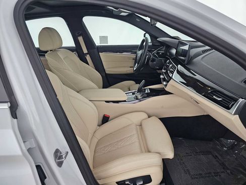 Used 2023 BMW 530e w/ Executive Package image 10