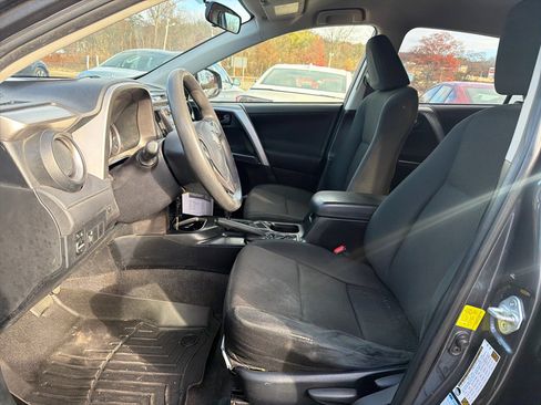 Used 2016 Toyota RAV4 LE image 18