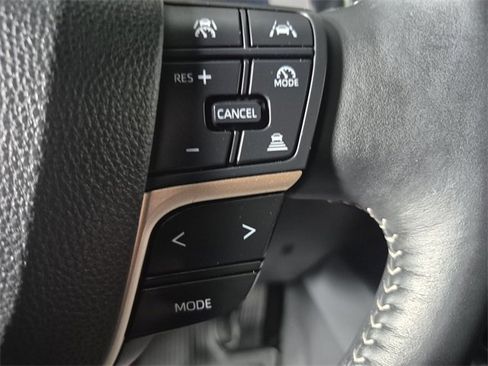 Used 2025 Toyota Crown XLE image 22