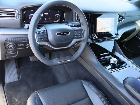 Used 2023 Jeep Wagoneer Series II image 11