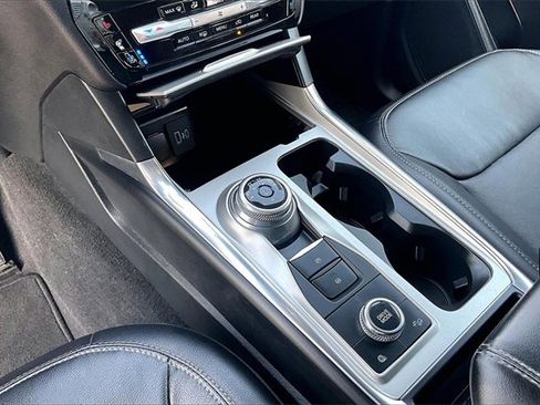 Used 2022 Ford Explorer Limited image 12