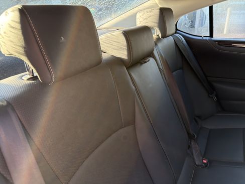 Used 2019 Lexus ES 300h w/ Premium Package FWD image 39