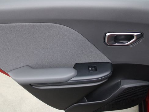 Used 2025 Kia K4 EX image 17