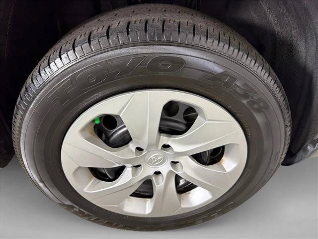 Used 2022 Toyota RAV4 LE FWD image 12