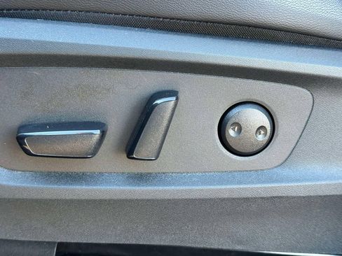 Used 2025 Nissan Pathfinder SL AWD/4WD image 18