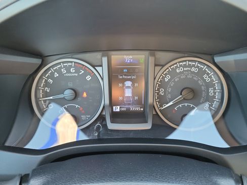 Used 2022 Toyota Tacoma TRD Sport image 30