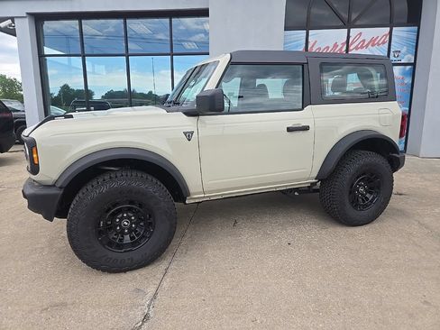 Used 2026 Ford Bronco 2-Door w/ Sasquatch Package AWD/4WD image 4