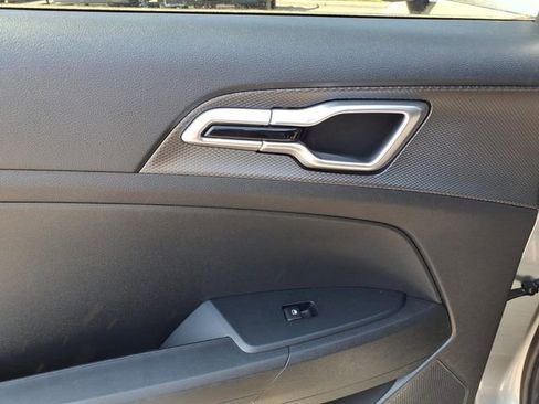 Used 2024 Kia Sportage LX image 6
