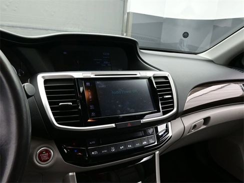 Used 2017 Honda Accord EX-L image 9