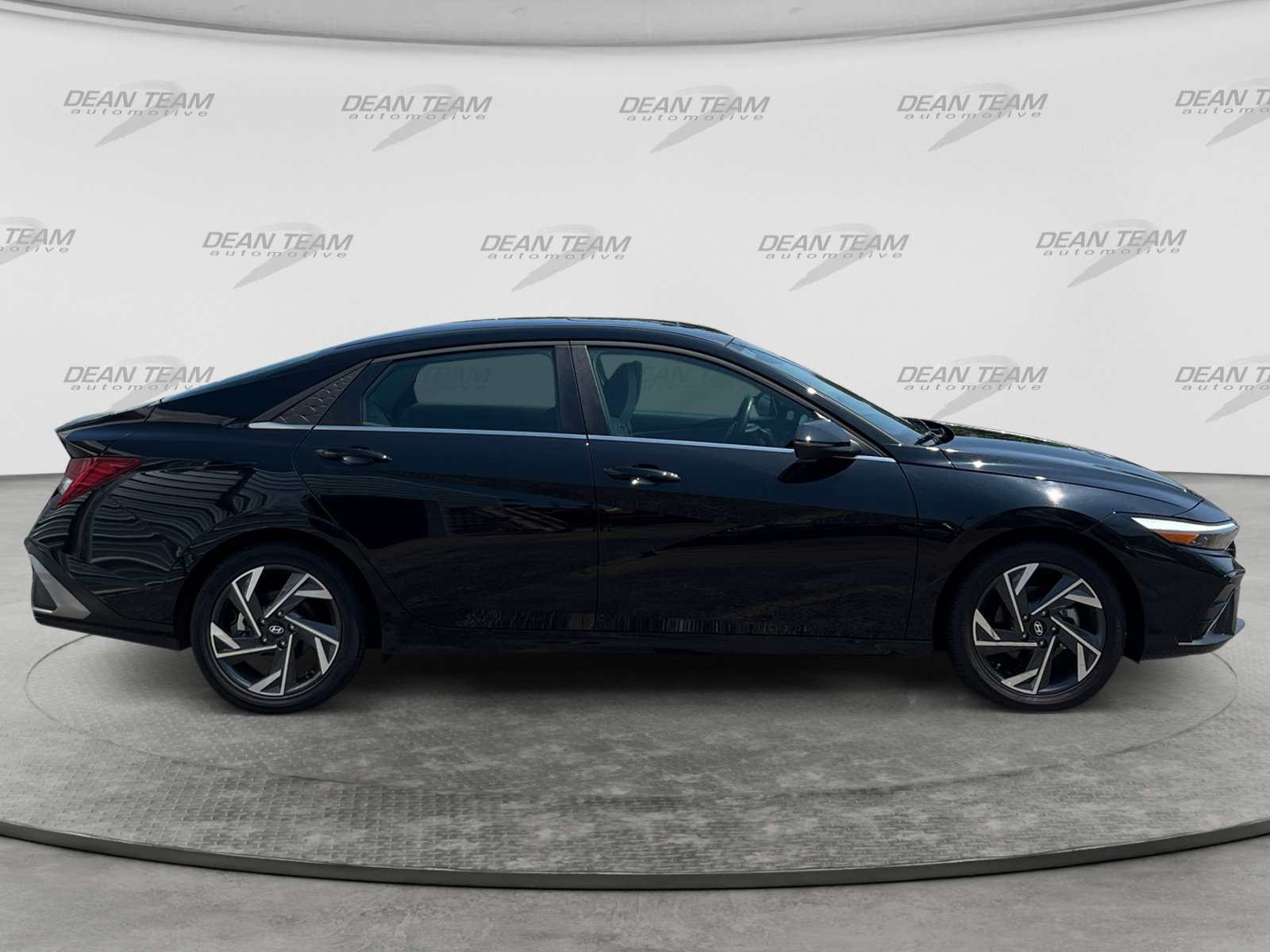 Used 2025 Hyundai Elantra Limited FWD image 8