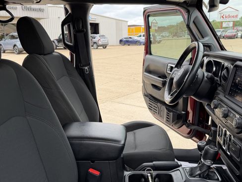 Used 2021 Jeep Gladiator Sport AWD/4WD image 29