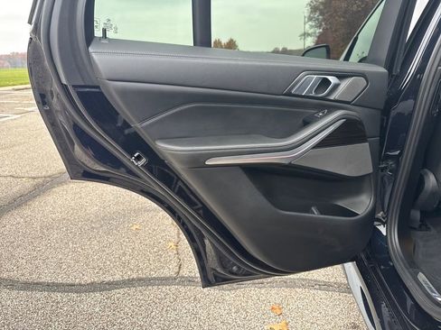 Used 2023 BMW X5 M50i image 13