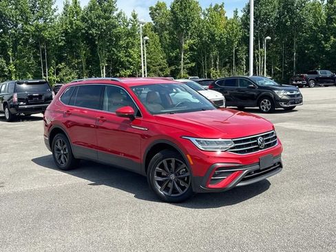 Used 2023 Volkswagen Tiguan SE AWD/4WD image 2