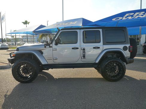 Used 2019 Jeep Wrangler Unlimited Sahara w/ Safety Group image 10
