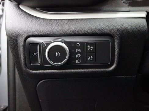 Used 2022 Ford Explorer XLT w/ Equipment Group 202A image 17