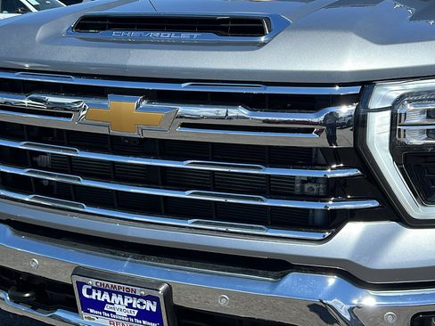 Used 2024 Chevrolet Silverado 3500 LTZ w/ LTZ Plus Package AWD/4WD image 10