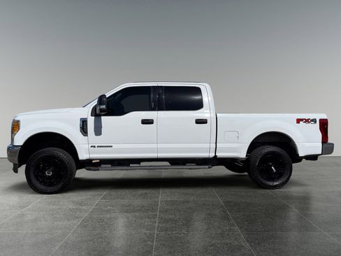 Used 2017 Ford F250 XLT w/ XLT Value Package AWD/4WD image 2