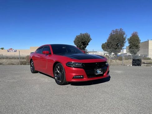Used 2017 Dodge Charger R/T w/ Plus Group image 3