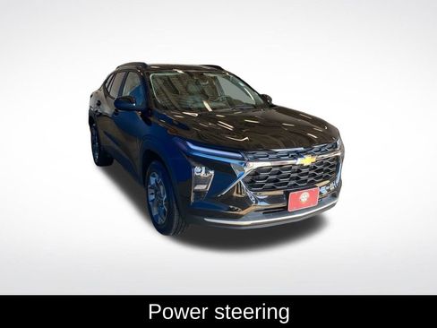 Used 2025 Chevrolet Trax LT w/ LT Convenience Package image 15