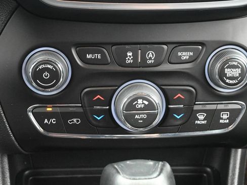 Used 2022 Jeep Cherokee Trailhawk w/ Premium Leather Package AWD/4WD image 20