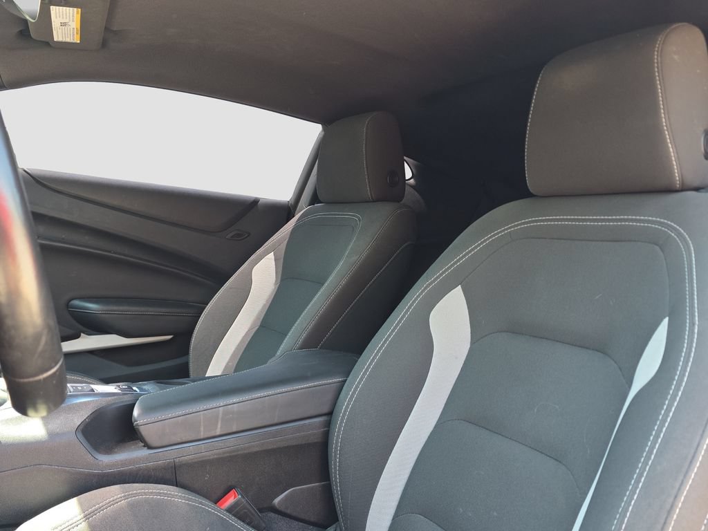 Used 2021 Chevrolet Camaro LT w/ Technology Package RWD image 7