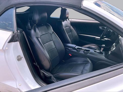 Used 2018 Ford Mustang Premium RWD image 9