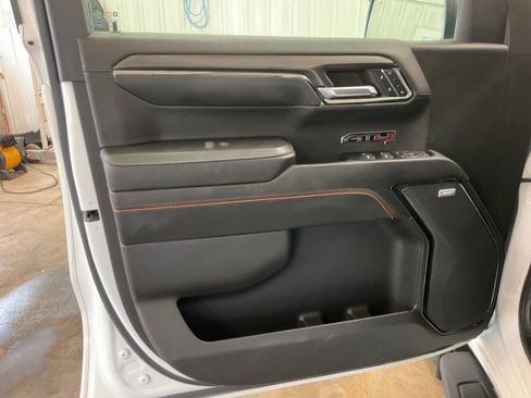 Used 2024 GMC Sierra 1500 AT4 w/ Technology Package AWD/4WD image 9