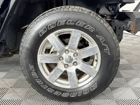 Used 2017 Jeep Wrangler Unlimited Sahara w/ Connectivity Group image 30