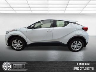 Used 2022 Toyota C-HR XLE video 2