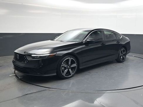 Used 2025 Honda Accord Sport image 8