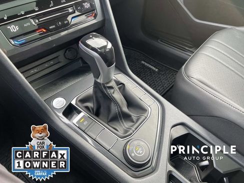 Certified 2022 Volkswagen Tiguan SE R-Line image 25