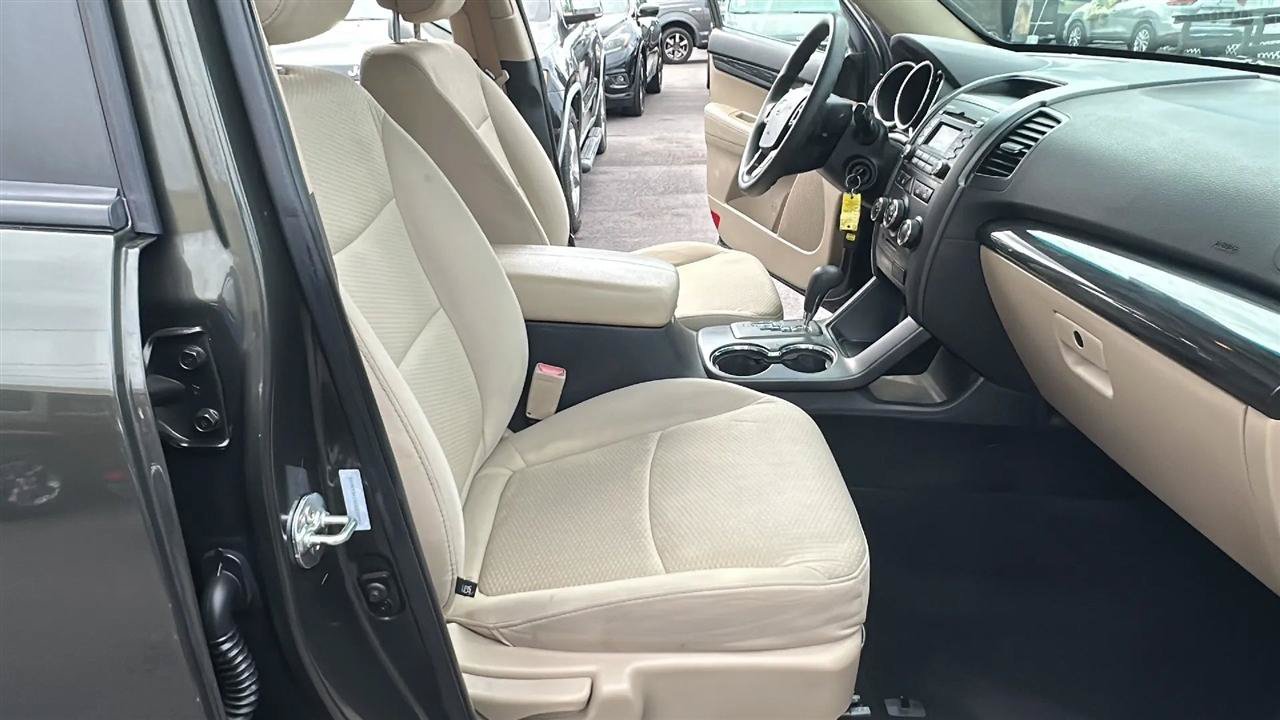Used 2012 Kia Sorento FWD image 35