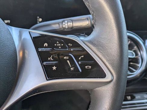 Used 2025 Mercedes-Benz GLB 250 GLB 250 image 12