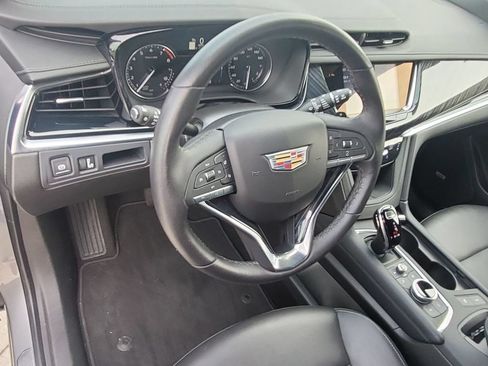 Used 2025 Cadillac XT6 Premium Luxury AWD/4WD image 16