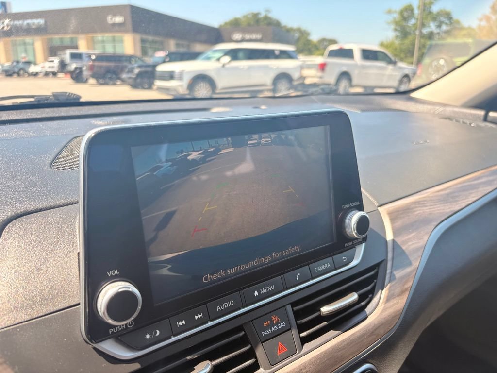 Used 2025 Nissan Altima 2.5 SV FWD image 16