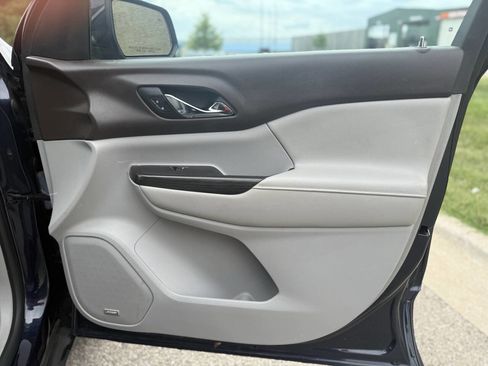 Used 2017 GMC Acadia SLT image 19