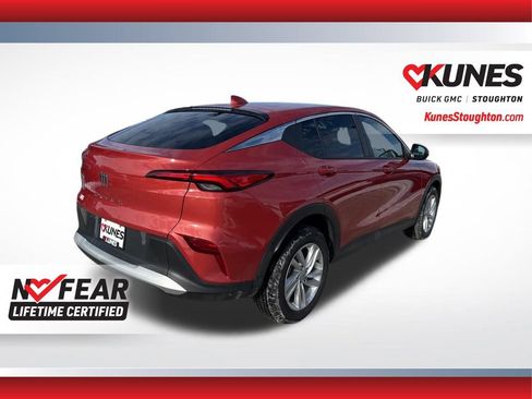 Used 2024 Buick Envista Preferred w/ Advanced Safety Package image 10