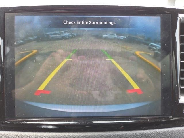 Used 2023 Chrysler Pacifica Touring-L FWD image 39