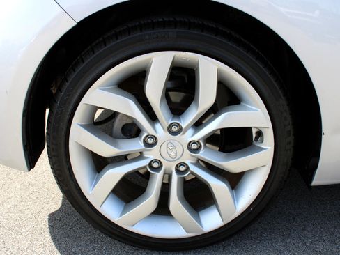 Used 2012 Hyundai Veloster w/ Style Pkg image 7