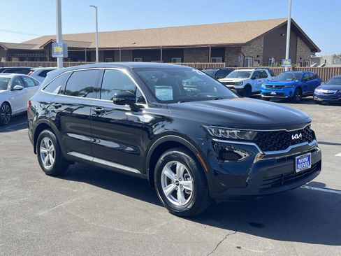 Used 2023 Kia Sorento LX image 30